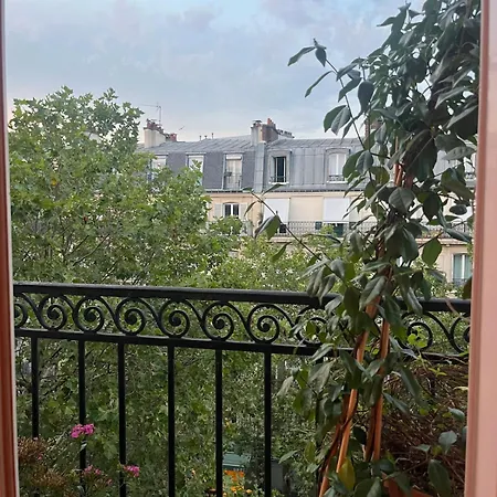 Bastille - Bright Haussmann-style 3-bedroom With Balcony *